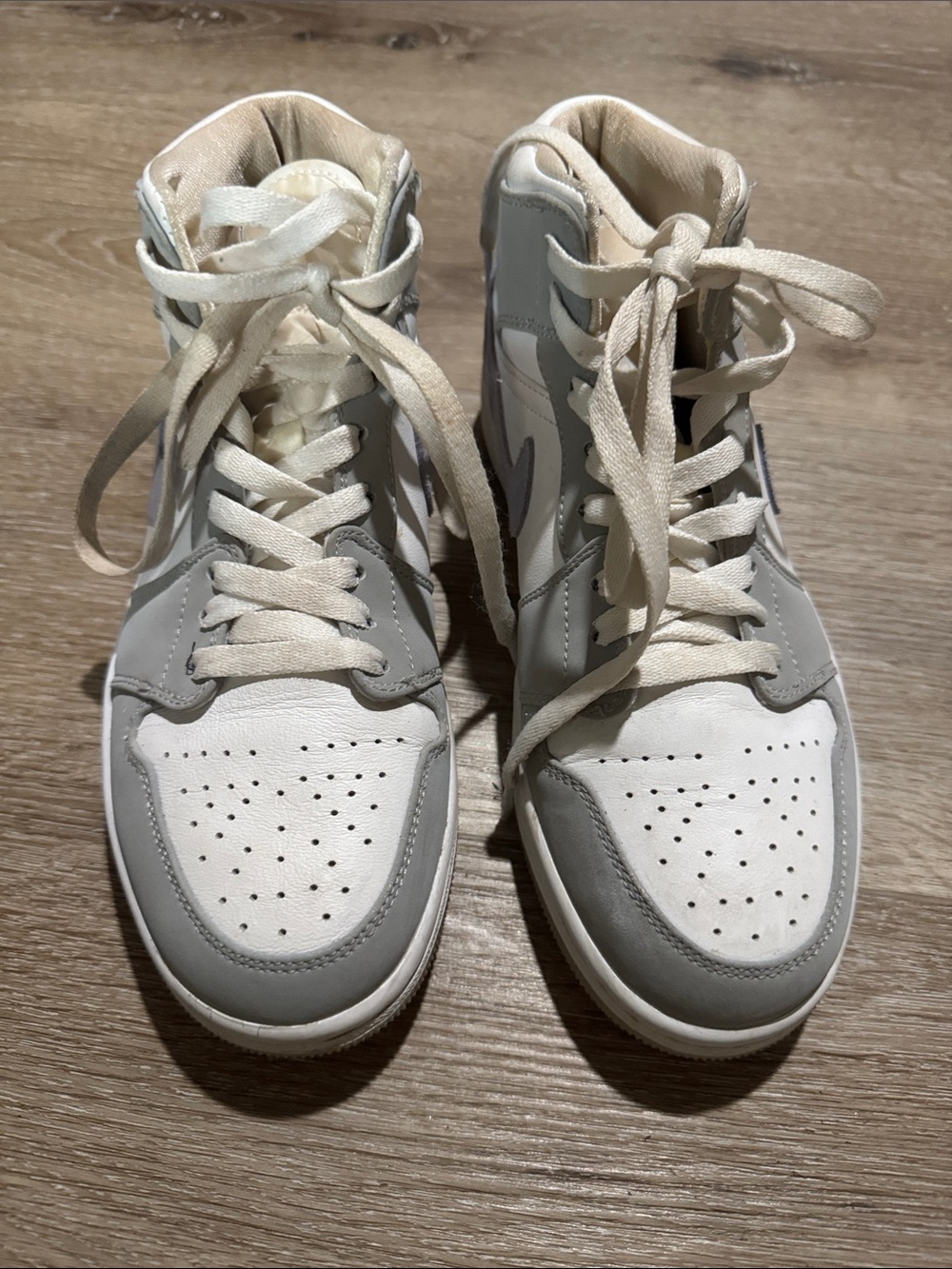 Air Jordan Mid 1 wolf grey aluminum sneakers size 7 - Picture 2 of 5